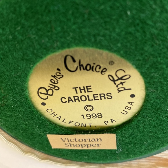 Number 70 / 100 Limited Edition Byers' Choice Caroler - Picture 9 of 10